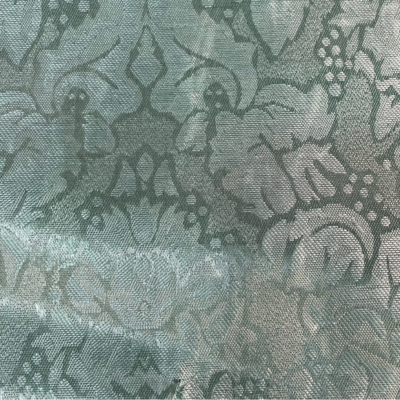 Decorative Red and Green Dinning Table Runner Bundle 12in x 72in Polyester - Picture 5 of 15